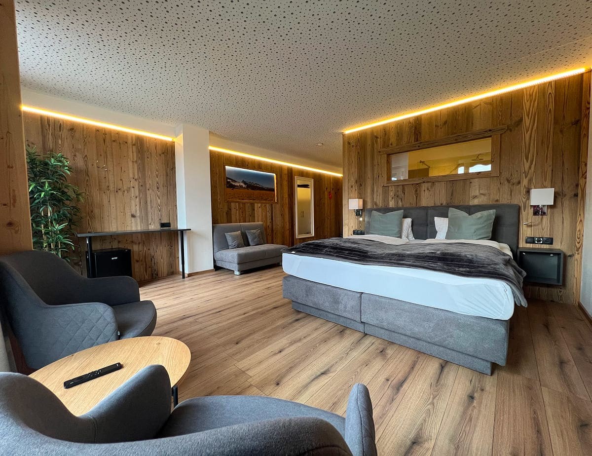 Doppelzimmer mit gemütlicher Sitzecke